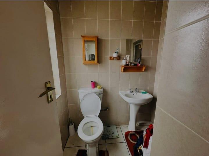 2 Bedroom Property for Sale in Mondeor Gauteng