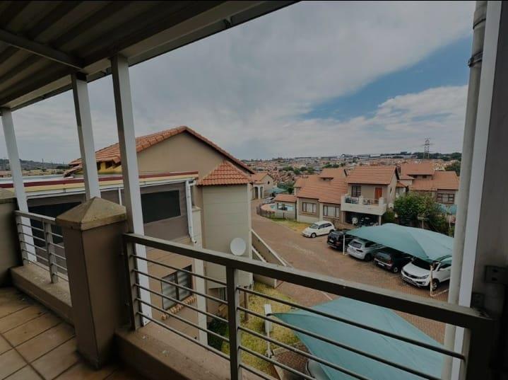 2 Bedroom Property for Sale in Mondeor Gauteng