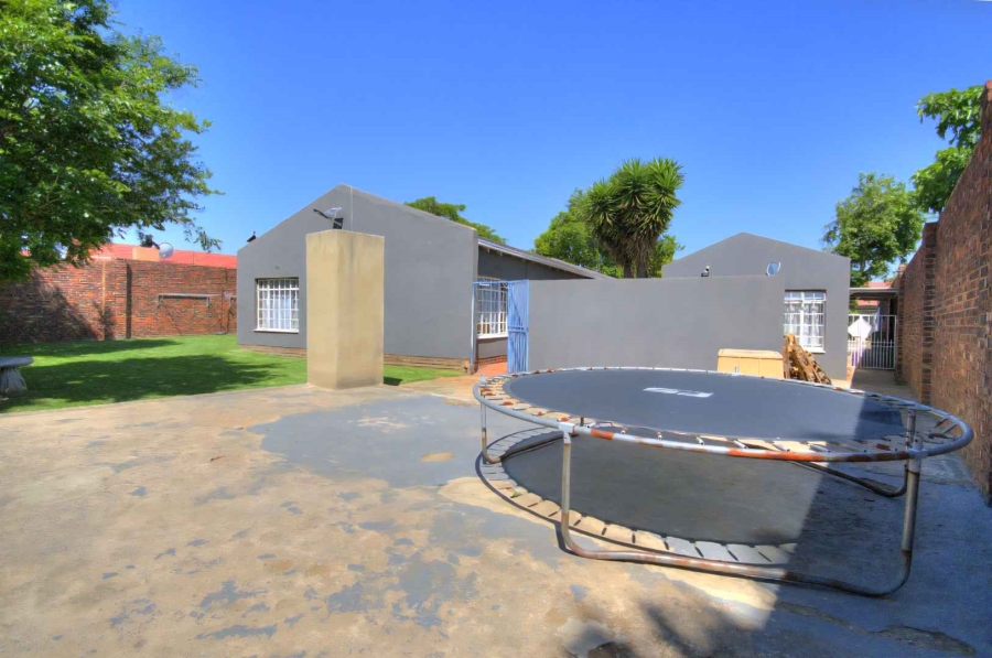 4 Bedroom Property for Sale in Verwoerdpark Gauteng