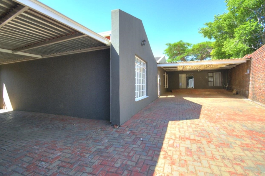 4 Bedroom Property for Sale in Verwoerdpark Gauteng