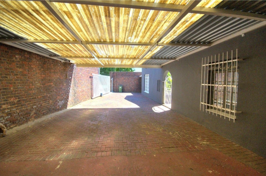 4 Bedroom Property for Sale in Verwoerdpark Gauteng