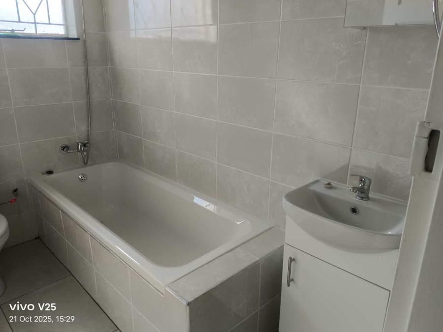 To Let 2 Bedroom Property for Rent in Brackenhurst Gauteng