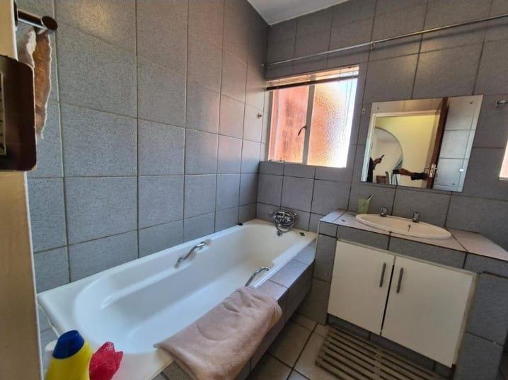 3 Bedroom Property for Sale in Brackendowns Gauteng