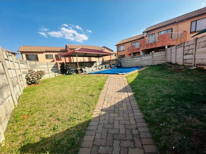 2 Bedroom Property for Sale in Mondeor Gauteng