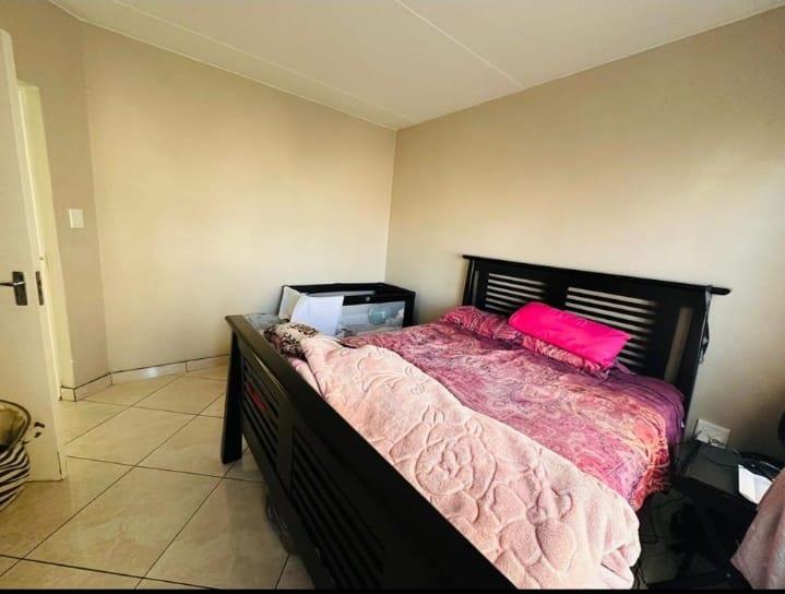 2 Bedroom Property for Sale in Mondeor Gauteng