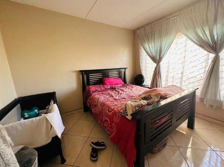 2 Bedroom Property for Sale in Mondeor Gauteng