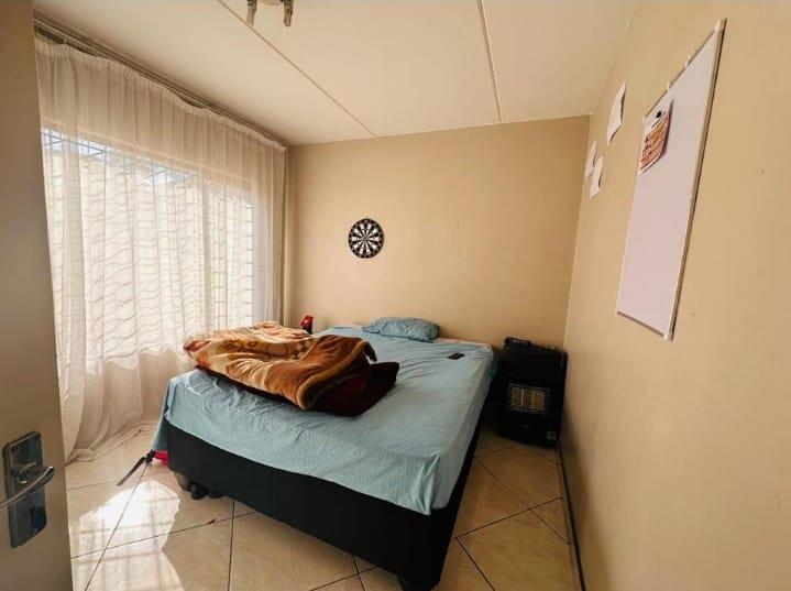 2 Bedroom Property for Sale in Mondeor Gauteng