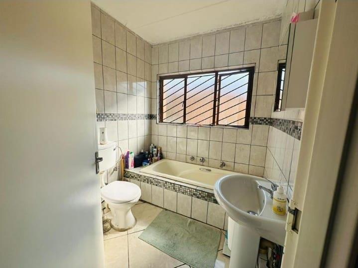 2 Bedroom Property for Sale in Mondeor Gauteng