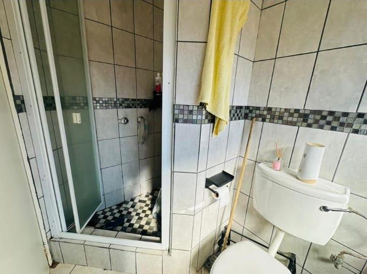 2 Bedroom Property for Sale in Mondeor Gauteng