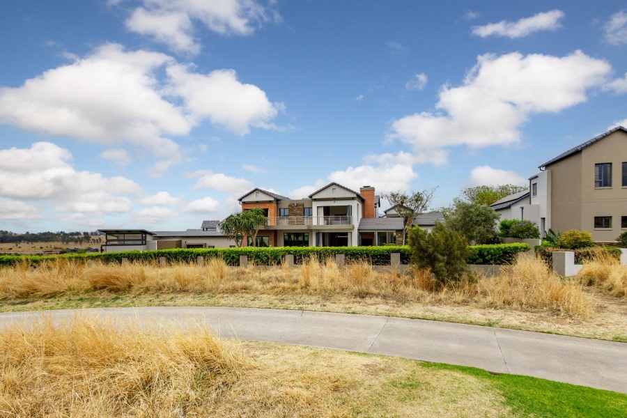 5 Bedroom Property for Sale in Copperleaf Estate Gauteng
