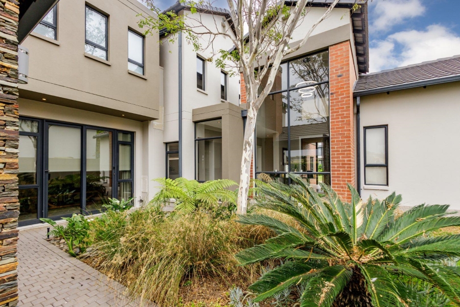 5 Bedroom Property for Sale in Copperleaf Estate Gauteng