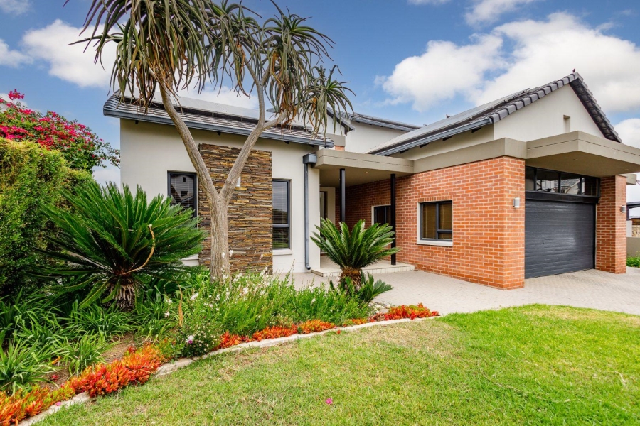 5 Bedroom Property for Sale in Copperleaf Estate Gauteng