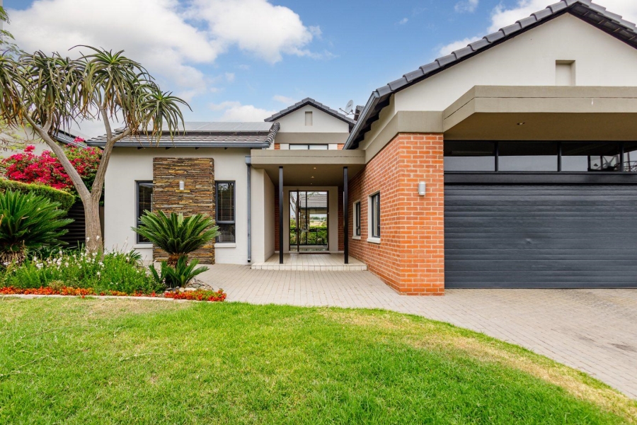 5 Bedroom Property for Sale in Copperleaf Estate Gauteng