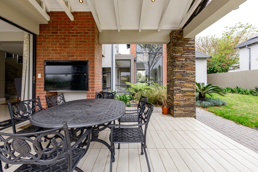 5 Bedroom Property for Sale in Copperleaf Estate Gauteng