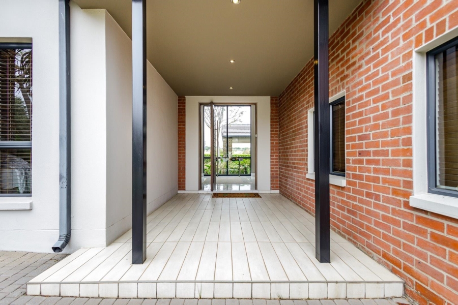 5 Bedroom Property for Sale in Copperleaf Estate Gauteng