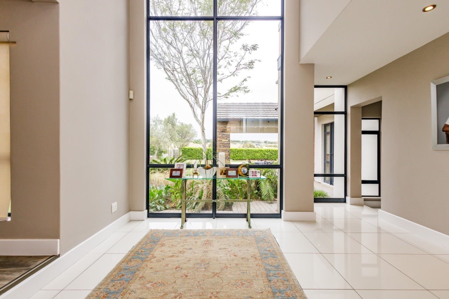 5 Bedroom Property for Sale in Copperleaf Estate Gauteng