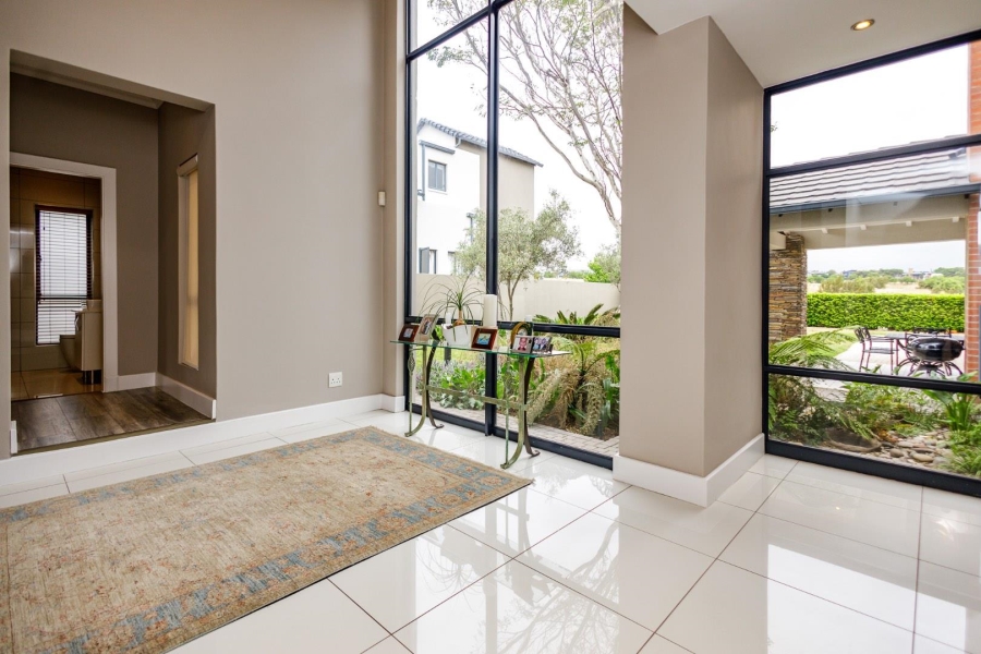 5 Bedroom Property for Sale in Copperleaf Estate Gauteng