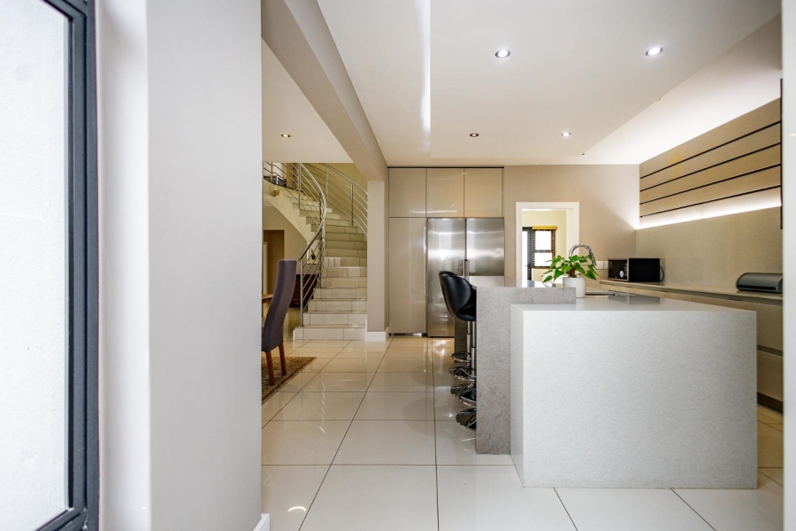 5 Bedroom Property for Sale in Copperleaf Estate Gauteng