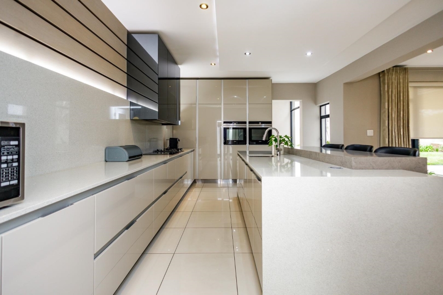 5 Bedroom Property for Sale in Copperleaf Estate Gauteng