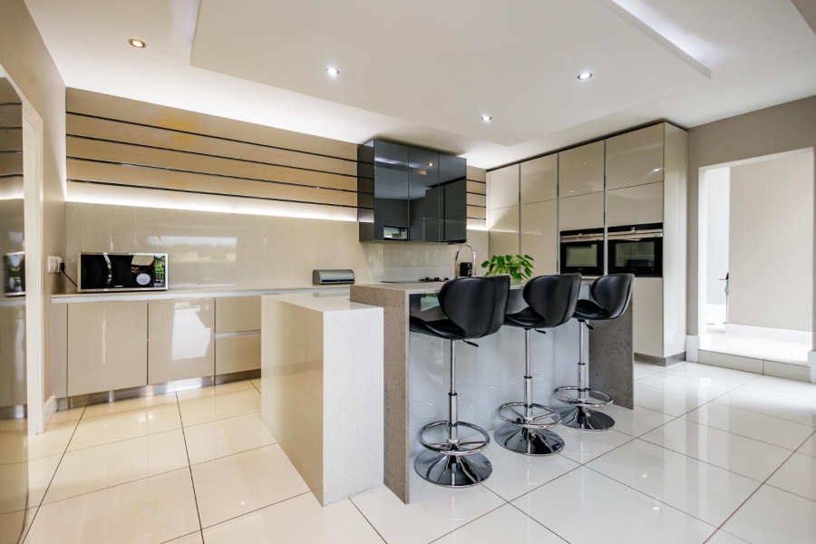 5 Bedroom Property for Sale in Copperleaf Estate Gauteng