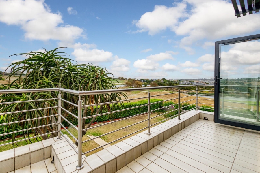 5 Bedroom Property for Sale in Copperleaf Estate Gauteng