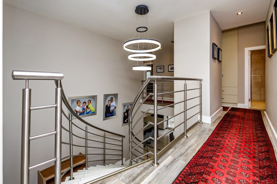 5 Bedroom Property for Sale in Copperleaf Estate Gauteng