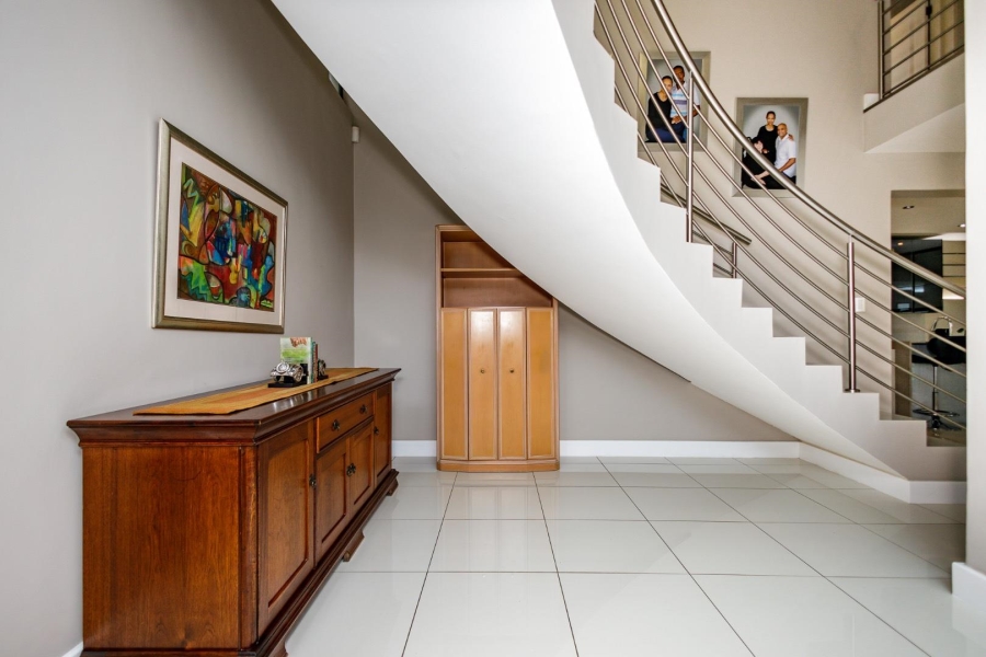 5 Bedroom Property for Sale in Copperleaf Estate Gauteng