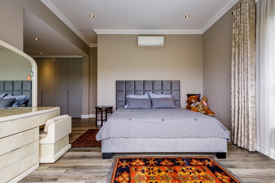 5 Bedroom Property for Sale in Copperleaf Estate Gauteng