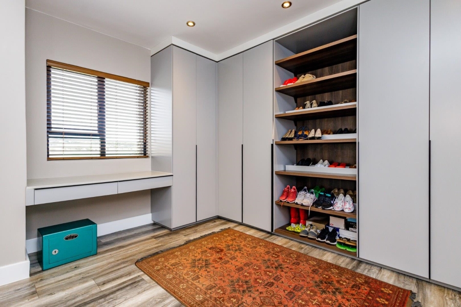 5 Bedroom Property for Sale in Copperleaf Estate Gauteng