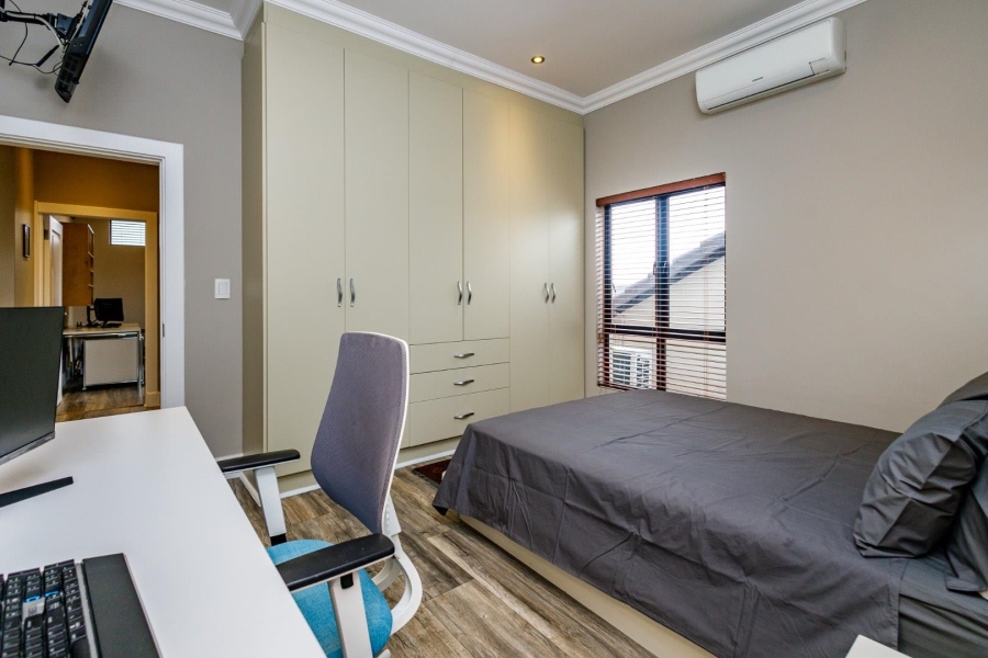 5 Bedroom Property for Sale in Copperleaf Estate Gauteng