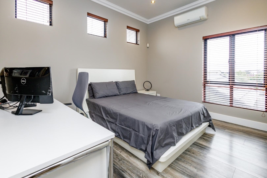 5 Bedroom Property for Sale in Copperleaf Estate Gauteng