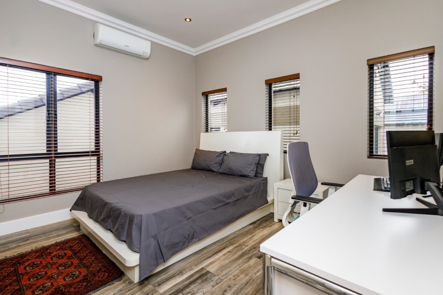 5 Bedroom Property for Sale in Copperleaf Estate Gauteng