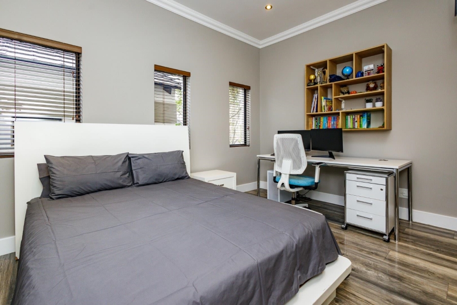 5 Bedroom Property for Sale in Copperleaf Estate Gauteng