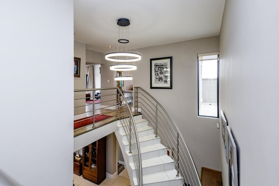 5 Bedroom Property for Sale in Copperleaf Estate Gauteng