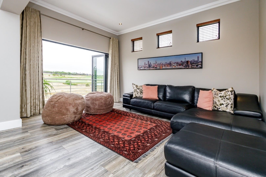 5 Bedroom Property for Sale in Copperleaf Estate Gauteng