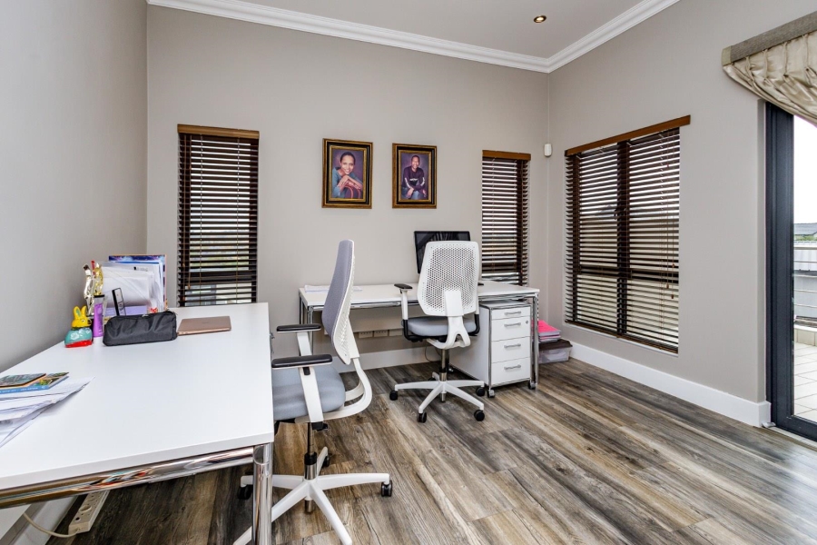 5 Bedroom Property for Sale in Copperleaf Estate Gauteng