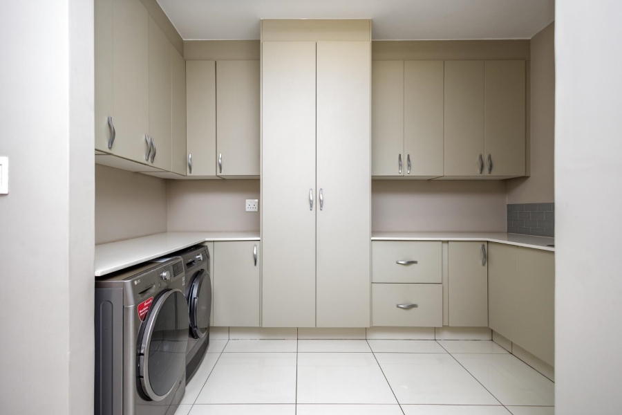 5 Bedroom Property for Sale in Copperleaf Estate Gauteng