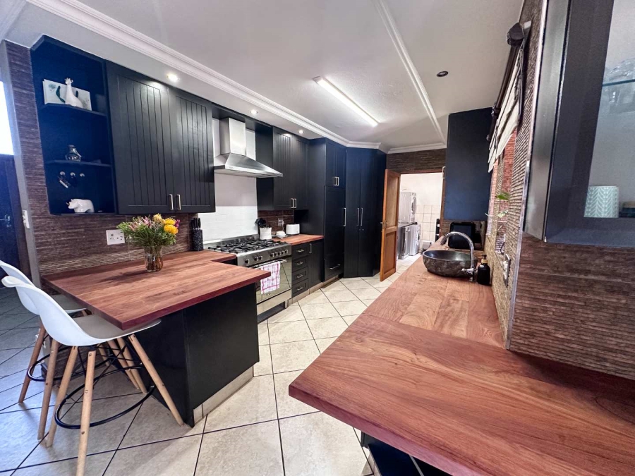 3 Bedroom Property for Sale in Olympus Country Estate Gauteng