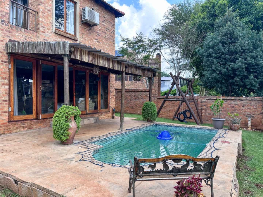 3 Bedroom Property for Sale in Olympus Country Estate Gauteng