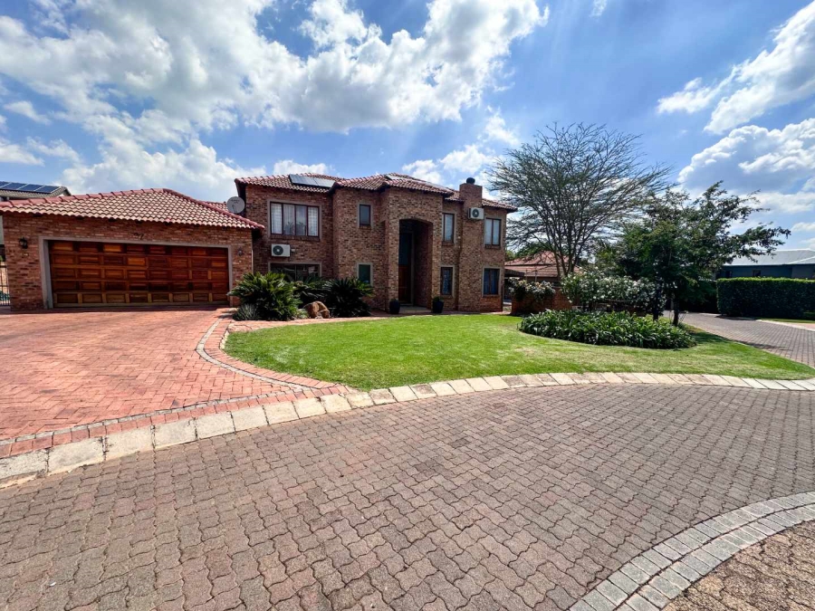 3 Bedroom Property for Sale in Olympus Country Estate Gauteng