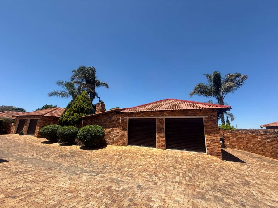 3 Bedroom Property for Sale in Radiokop Gauteng