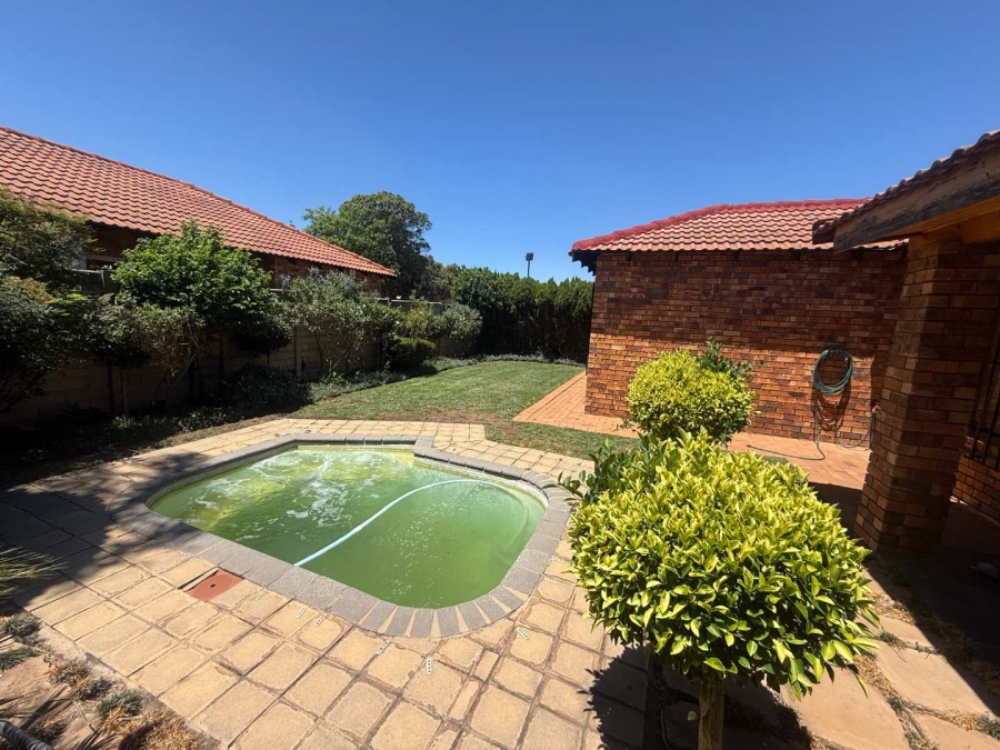 3 Bedroom Property for Sale in Radiokop Gauteng