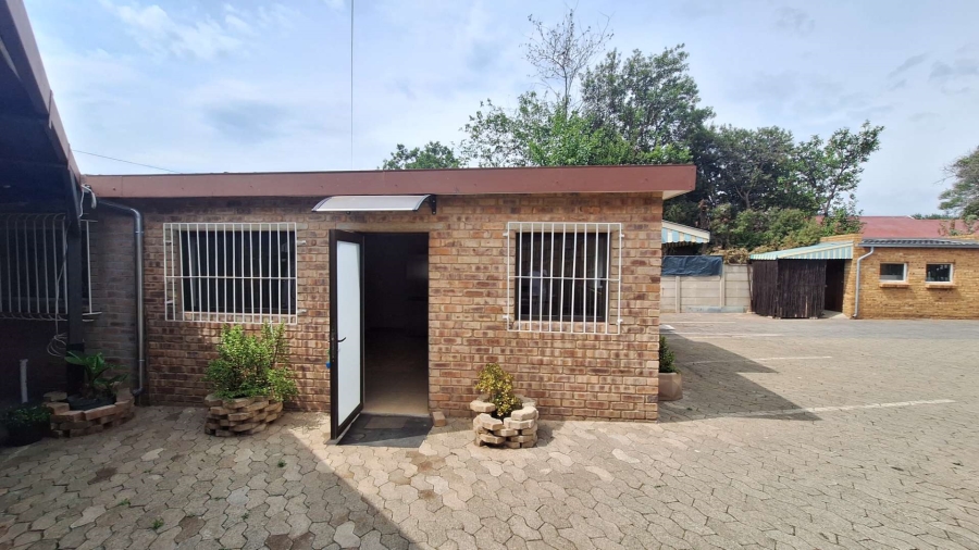 To Let 1 Bedroom Property for Rent in Discovery Gauteng