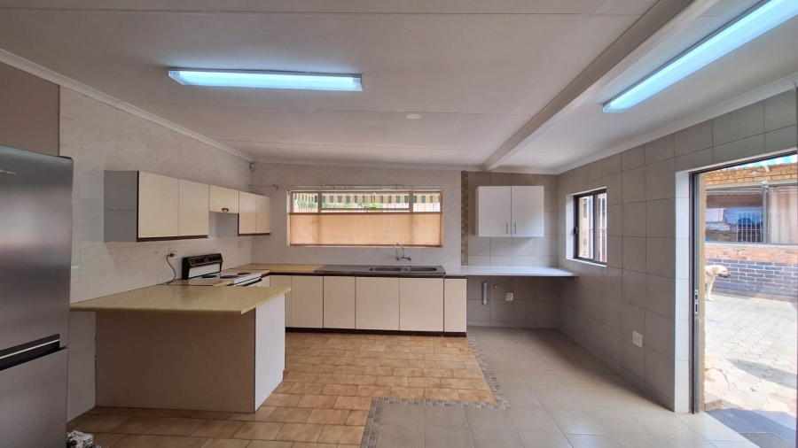 To Let 1 Bedroom Property for Rent in Discovery Gauteng