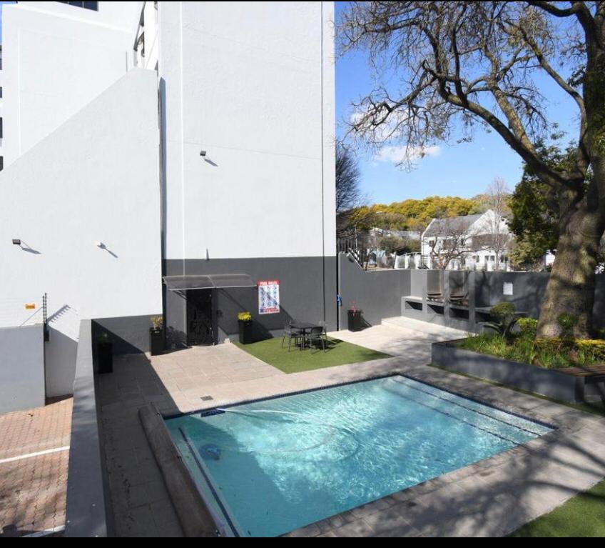 To Let 1 Bedroom Property for Rent in Rosebank Gauteng