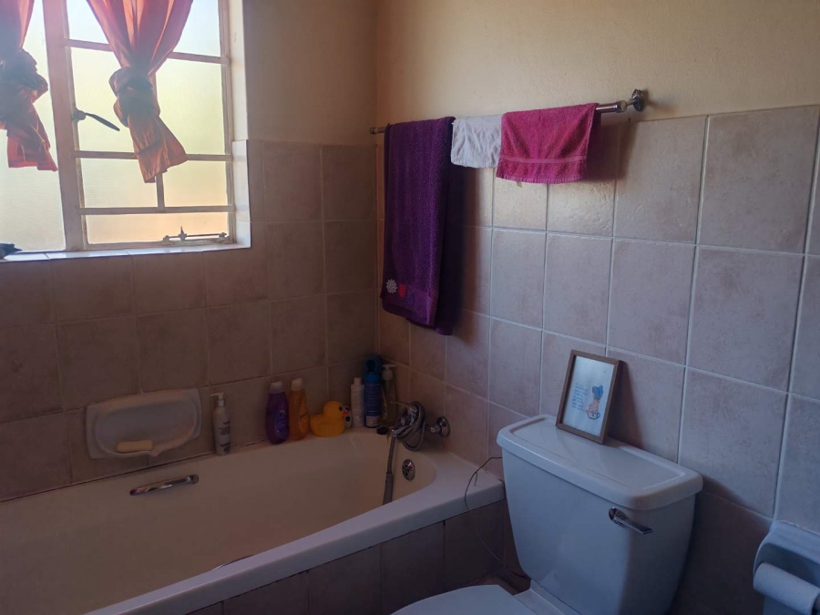 2 Bedroom Property for Sale in Rooihuiskraal North Gauteng