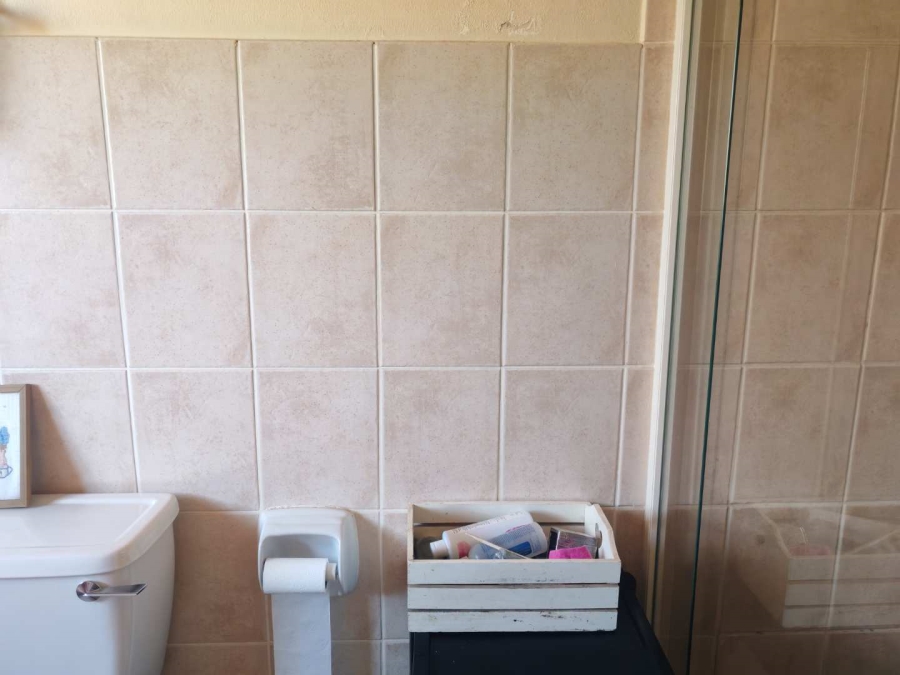 2 Bedroom Property for Sale in Rooihuiskraal North Gauteng