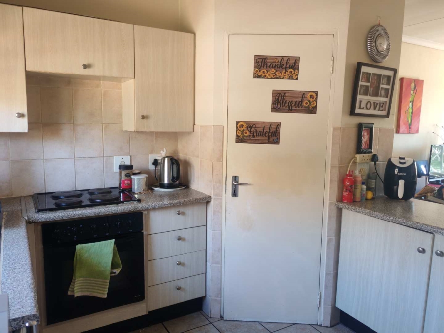 2 Bedroom Property for Sale in Rooihuiskraal North Gauteng