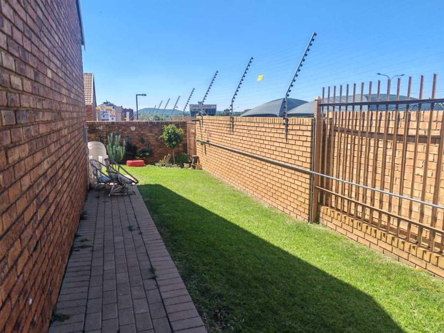 2 Bedroom Property for Sale in Rooihuiskraal North Gauteng