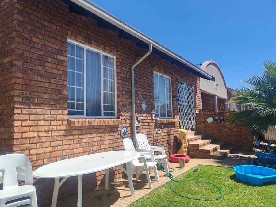 2 Bedroom Property for Sale in Rooihuiskraal North Gauteng